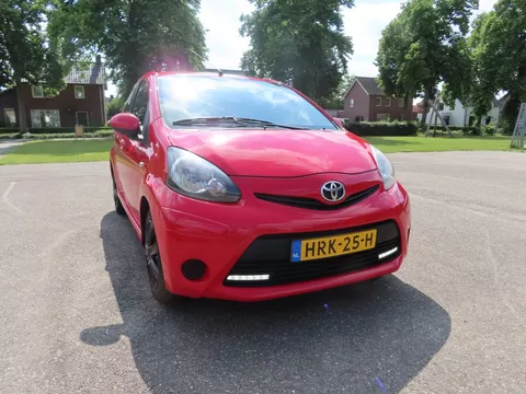 Toyota Aygo 1.0 VVT-i Now, airco, navi